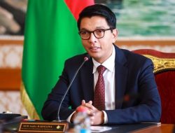 Takut Dikudeta, Presiden Madagaskar Lari ke Prancis